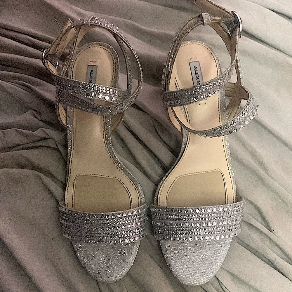 Alex Marie silver heels size 6 in woman’s.